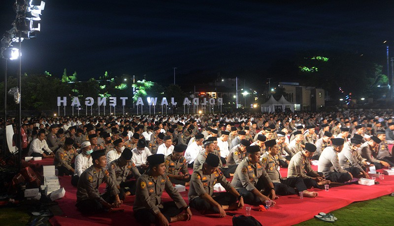 Ribuan Polisi Khusyuk Doa Bersama untuk Negeri dan Polri - Bagian 1