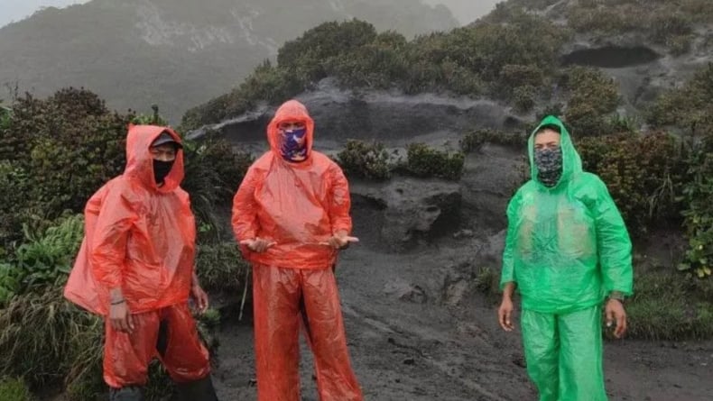Jalur Pendakian Gunung Kerinci Tertutup Abu Vulkanik, Bau Belerang Menyengat