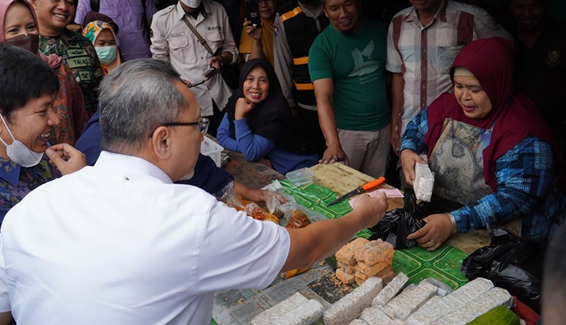 Kunjungi Pasar Tanjungsari Sumedang, Mendag: Harga Beras Rp 9.400, Bayar Bisa Pakai QRIS - Bagian 5