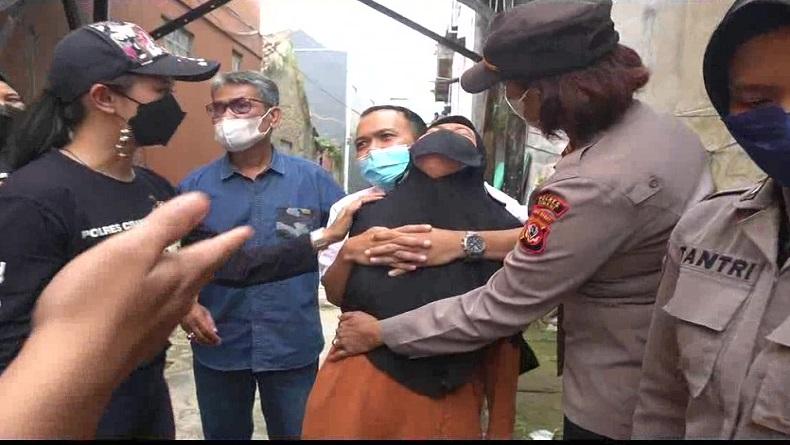 Rekonstruksi Pembunuh Bocah Perempuan di Cimahi, Ibu Korban Histeris   