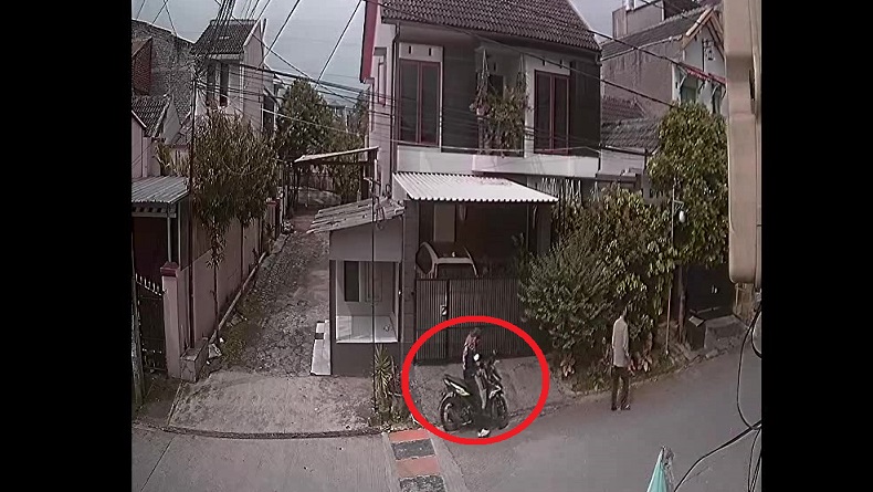 Pria Gondrong Satroni Rumah Kosong di Ngamprah KBB, Gasak Emas Batangan dan Uang