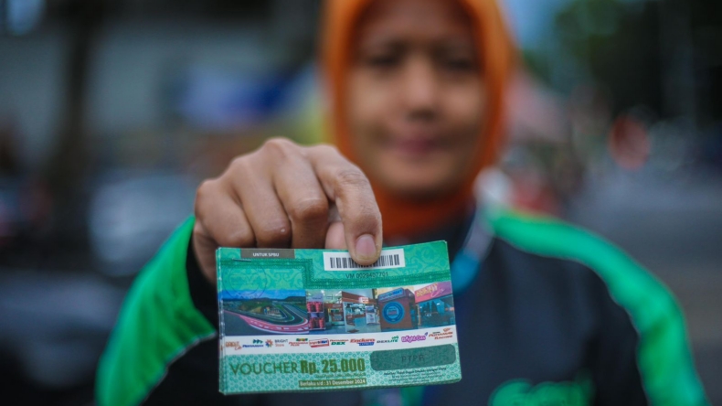 Sopir Angkot dan Driver Ojol di Bogor Dapat Kupon BBM Gratis