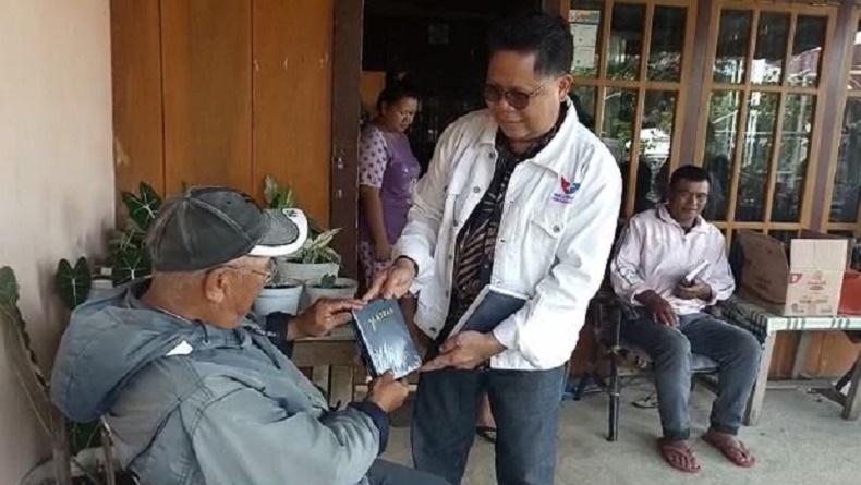title Partai Perindo Bagikan Puluhan Alkitab untuk Para Lansia di Langowan Partai Perindo Bagikan Puluhan Alkitab untuk Para Lansia di Langowan