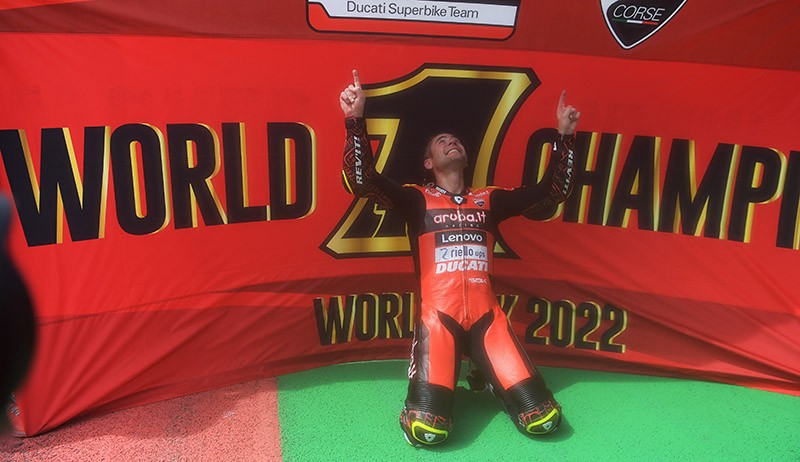 Selebrasi Alvaro Bautista Mengunci Gelar Juara Dunia WSBK 2022 - Bagian 2