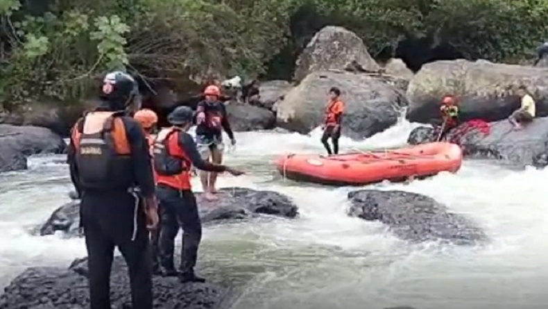 Tim SAR Gabungan Susuri Sungai Sejauh 10 Km Cari Anggota TNI yang Hanyut di Toraja Utara