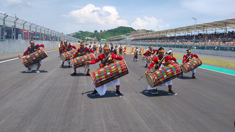 Gendang Beleq, Musik Tradisional Lombok Tampil di Lintasan Sirkuit Mandalika