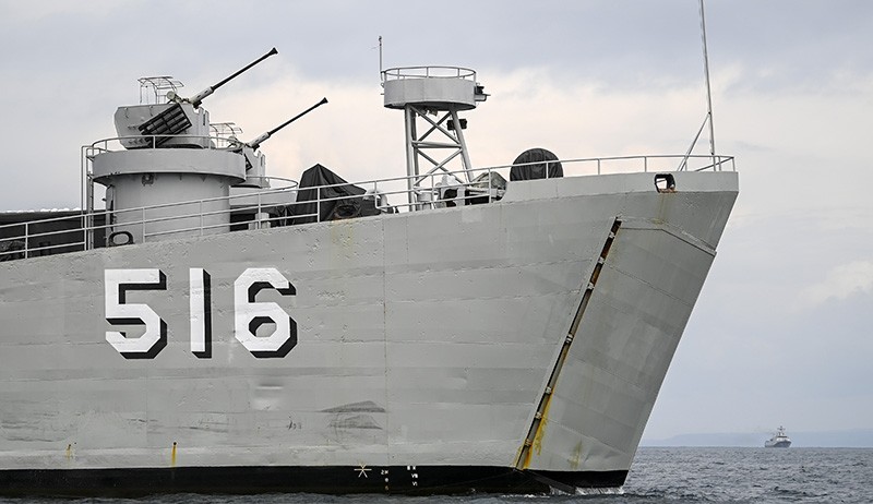 TNI Kerahkan 13 KRI Amankan Perairan Bali - Bagian 2