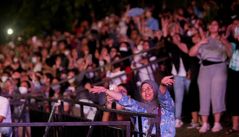 Kahitna Bikin Galau Penonton Jazz Goes to Campus 2022 - Bagian 3