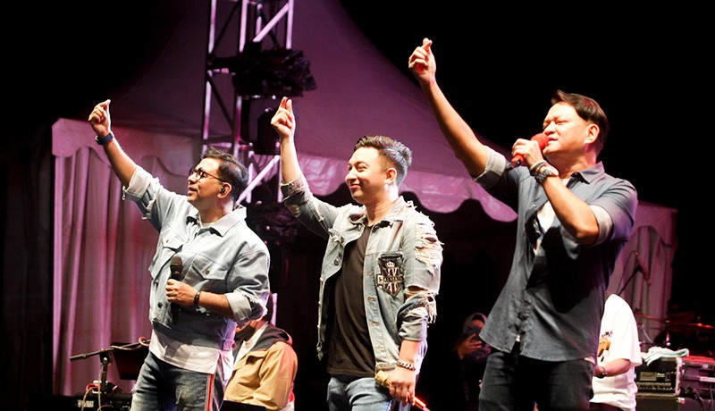 Kahitna Bikin Galau Penonton Jazz Goes to Campus 2022 - Bagian 1