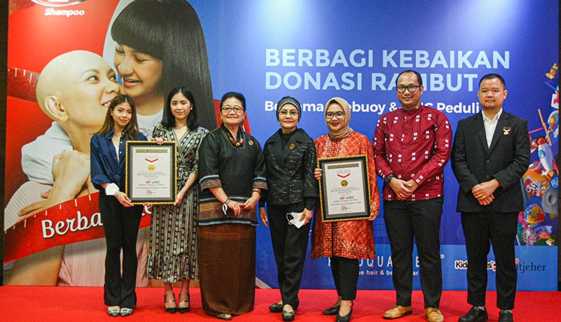 MNC Peduli-Lifebuoy Pecahkan Rekor MURI Donasi Rambut secara Estafet oleh Peserta Terbanyak - Bagian 2