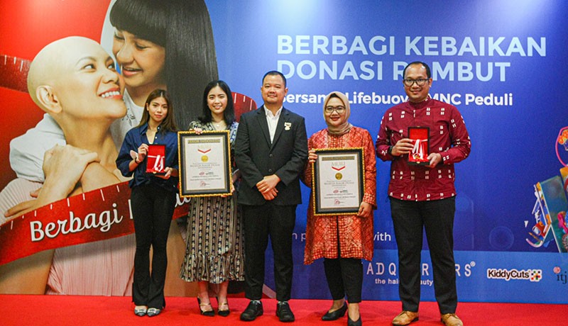 MNC Peduli-Lifebuoy Pecahkan Rekor MURI Donasi Rambut secara Estafet oleh Peserta Terbanyak - Bagian 1