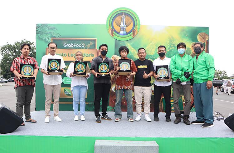 Mantan Pebulutangkis Finarsih Terima Penghargaan Tokoh Lokal Legendaris   
