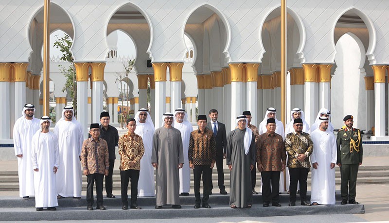 Prabowo Dampingi Jokowi Resmikan Masjid Raya Sheikh Zayed di Solo - Bagian 3