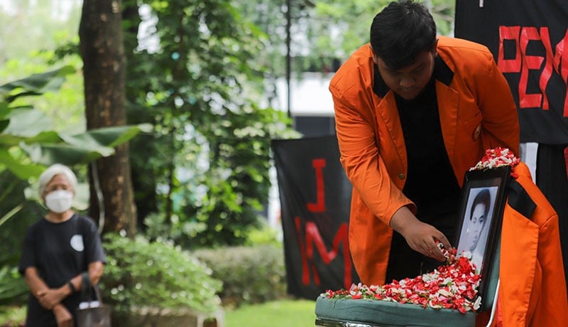 Tabur Bunga Peringati 24 Tahun Tragedi Semanggi 1 - Bagian 4