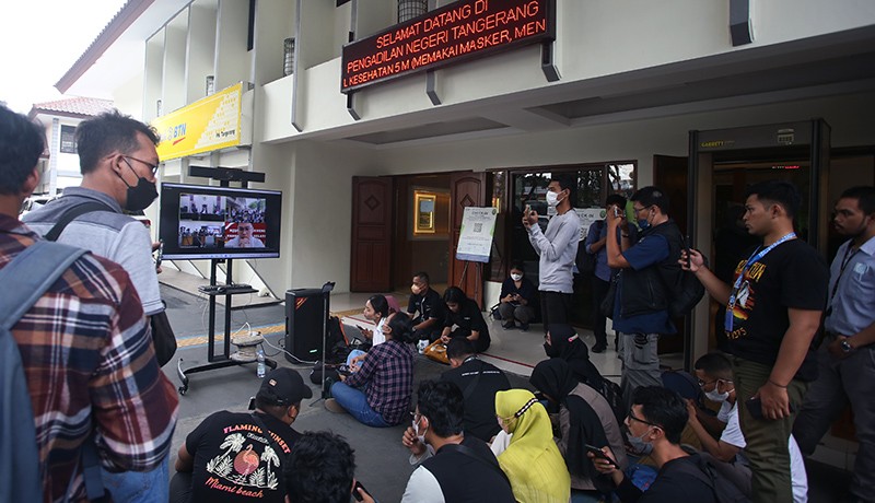 Foto Indra Kenz Divonis 10 Tahun Penjara - Bagian 3