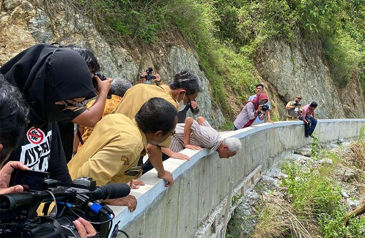 Monitoring Proyek Jalan Lokidang-Banjarnegara, Ganjar: Jangan Mainkan Uang Rakyat