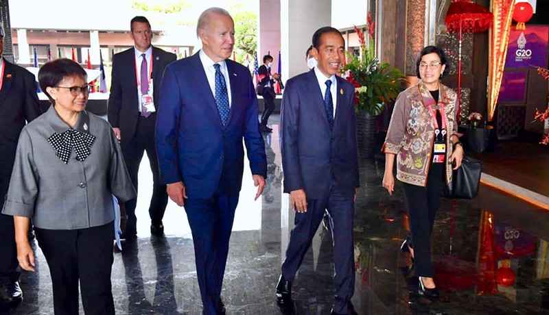 Presiden Jokowi Buka KTT G20 Didampingi 2 Srikandi Indonesia - Bagian 1