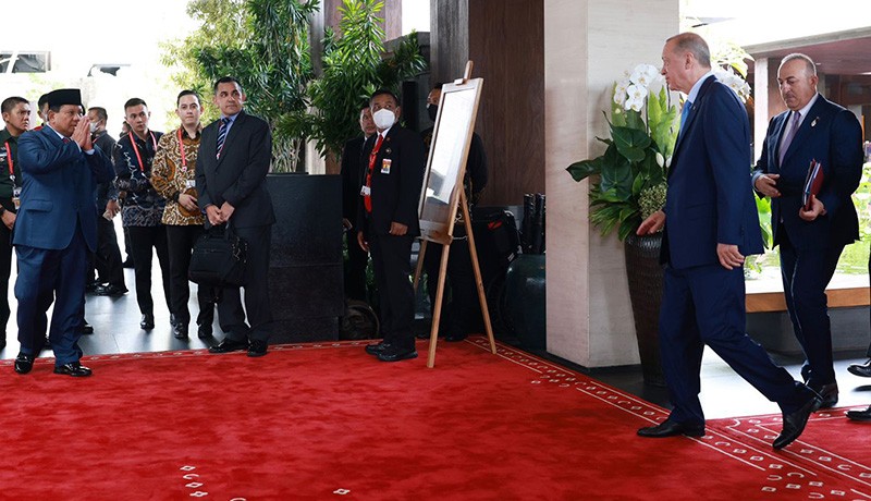 Dampingi Jokowi dalam Pertemuan Bilateral RI-Turki, Prabowo Sambut Kedatangan Erdoğan - Bagian 2