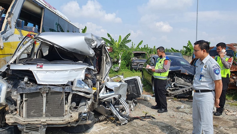 Kecelakaan Maut Tol Cipali KM 139, Daihatsu Luxio Angkut 10 Penumpang