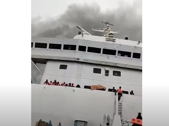 KM Mutiara Timur 1 yang Terbakar di Selat Bali Angkut 236 Penumpang dan 35 ABK