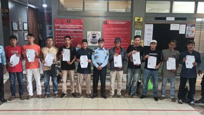 Berkelakuan Baik, 10 Napi di Lapas Kelas IIA Bukittinggi Bebas