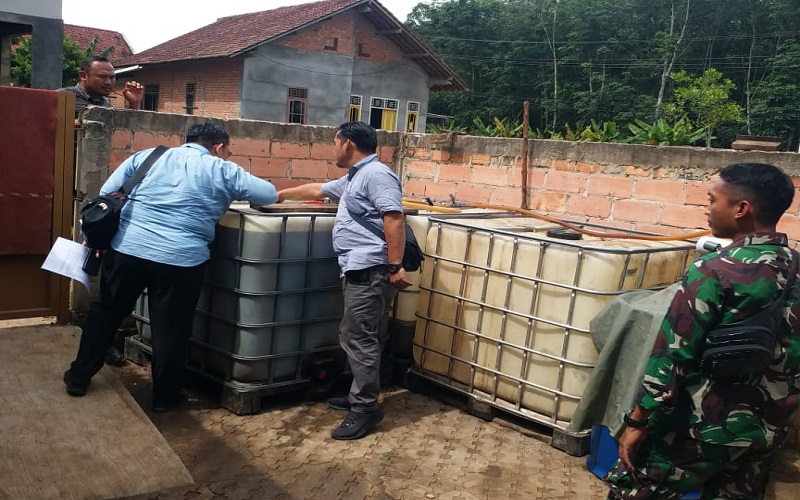 Polisi Tangkap Oknum Anggota TNI Pemilik Gudang BBM Ilegal di Banyuasin 