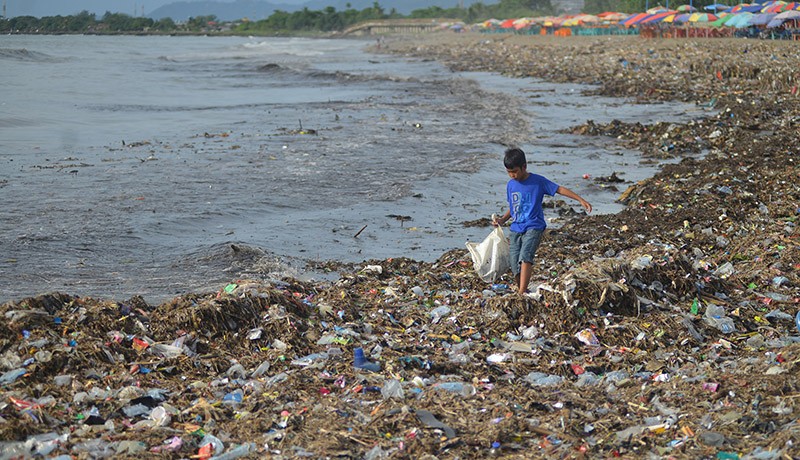 Duh, Keindahan Pantai Padang Tertutup Lautan Sampah - Bagian 2