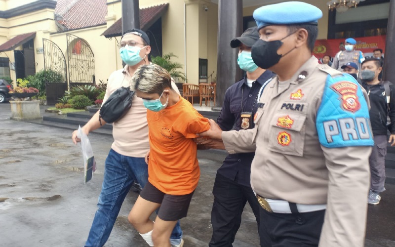 Polisi Tembak Begal Sadis yang Bacok Korban di Cicendo Bandung