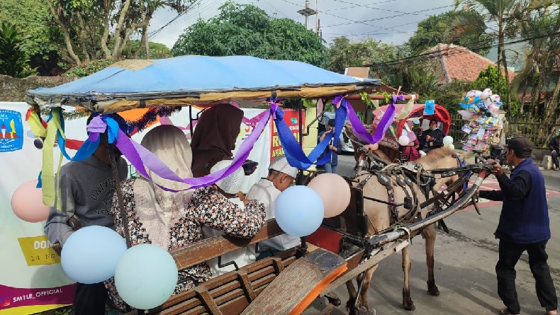 Belasan Delman di Lembang KBB Dihias dan Angkut Anak seusai Dikhitan, Ada Apa?