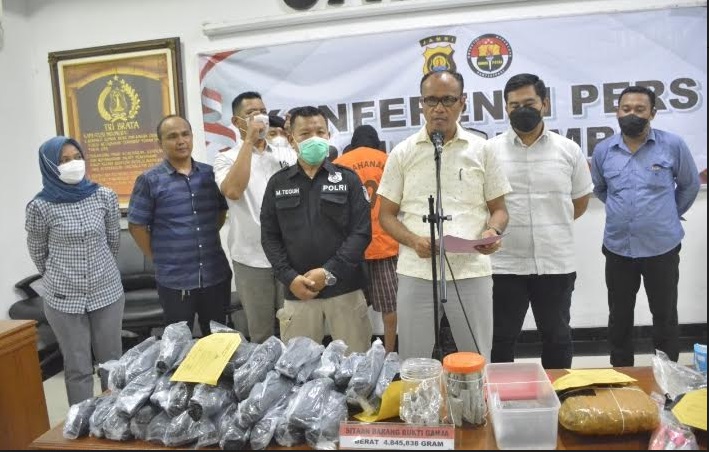 Dibayar Kakak Rp20.000, Pelajar di Jambi Jadi Kurir Ganja 4,8 Kg, Ditangkap Polisi