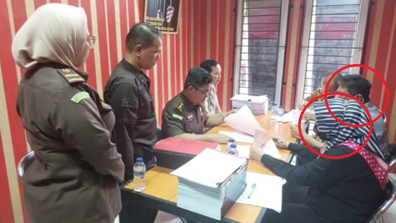 Eks Ketua DPRD Jabar dan Istri Tersangka Penipuan Rp77 Miliar Dijebloskan ke Tahanan