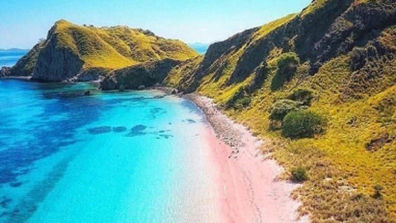 5 Pasir Pantai Berwarna Unik di Dunia, Nomor 3 Ada di Lombok 