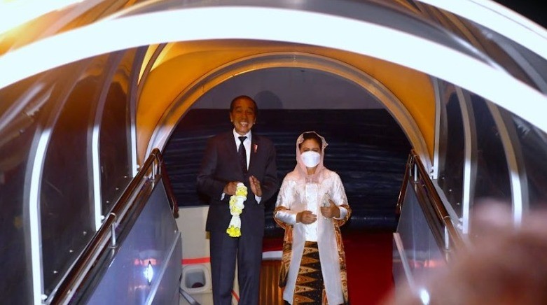 Usai Hadiri KTT APEC Thailand, Presiden Jokowi dan Iriana Kembali ke Tanah Air