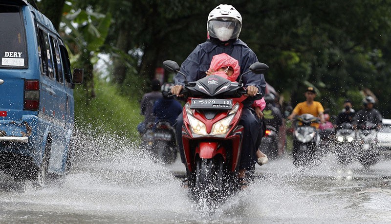 Waspada Cuaca Ekstrem, Hujan Lebat Disertai Petir hingga Es - Bagian 2