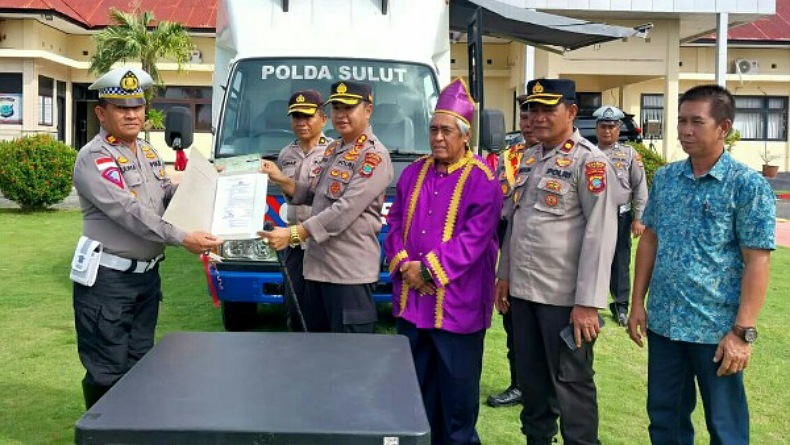 title Kabar Gembira untuk Warga Talaud, Mobil SIM Keliling Siap Layani hingga Pelosok Desa Kabar Gembira untuk Warga Talaud, Mobil SIM Keliling Siap Layani hingga Pelosok Desa