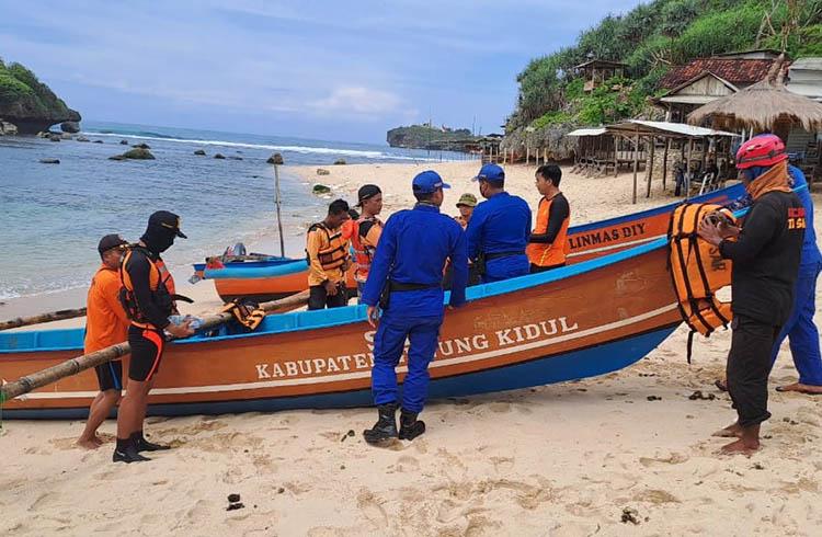 Pencarian Santri Tenggelam di Pantai Seruni Gunungkidul Diperluas, Tim SAR Terjunkan 4 SRU