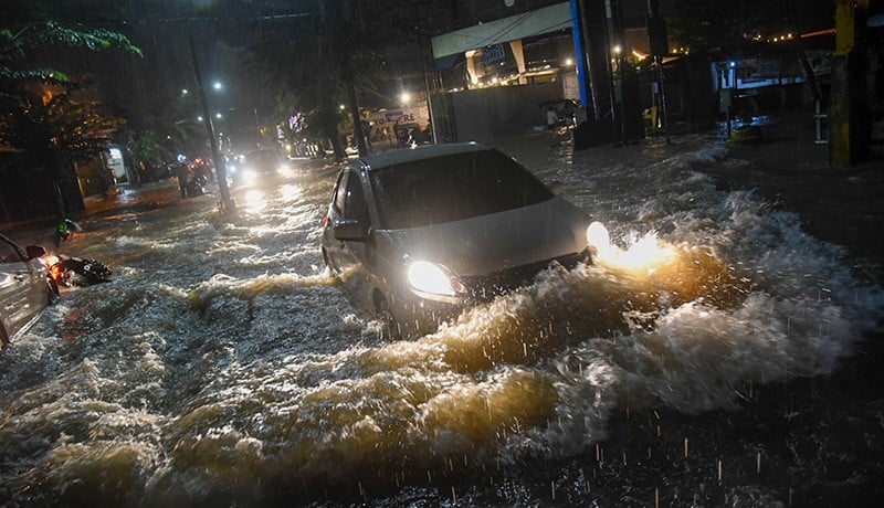 Curah Hujan Tinggi Di Medan, Permukiman Dan Jalan Terendam Banjir ...