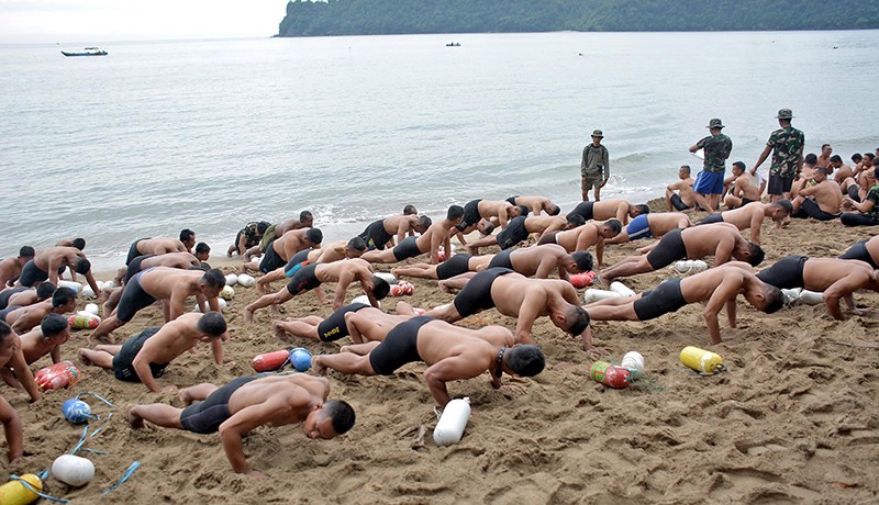 Prajurit Marinir Berenang Sejauh 1.500 Meter, Begini Latihannya - Bagian 3