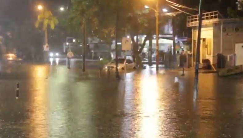 Kota Medan Dikepung Banjir, Rumah Warga dan Jalan Protokol Terendam