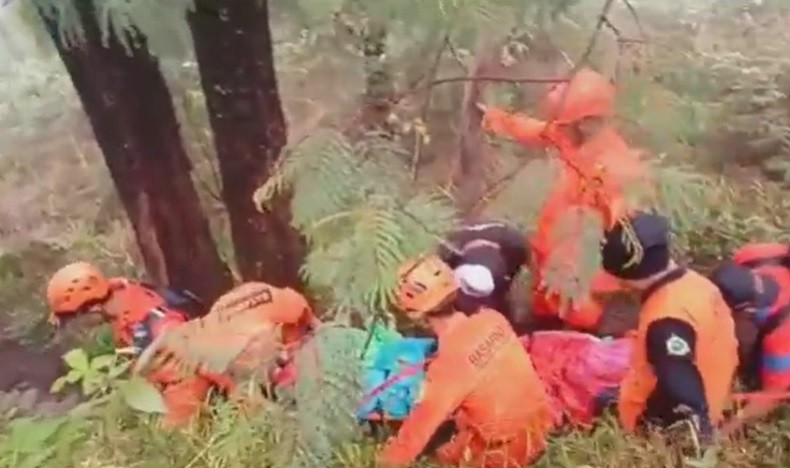 Kronologi Bule Amerika Tewas di Gunung Agung, Terpeleset ke Jurang usai Capai Puncak