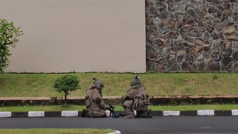 title Tim Jihandak Yonzipur 19/YKN Amankan Bom di Hotel Kawasan Minahasa Utara Tim Jihandak Yonzipur 19/YKN Amankan Bom di Hotel Kawasan Minahasa Utara