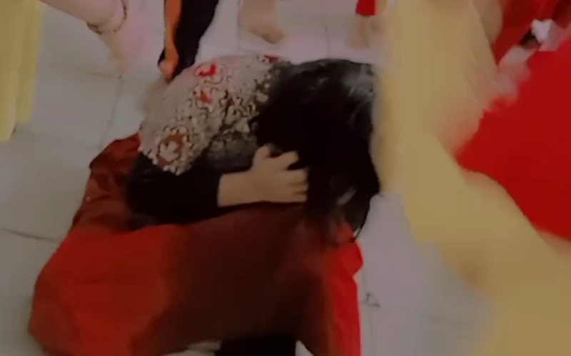 title Kasihan, Siswi SD Korban Bully di OKU Kini Murung dan Takut Bertemu Orang   Kasihan, Siswi SD Korban Bully di OKU Kini Murung dan Takut Bertemu Orang