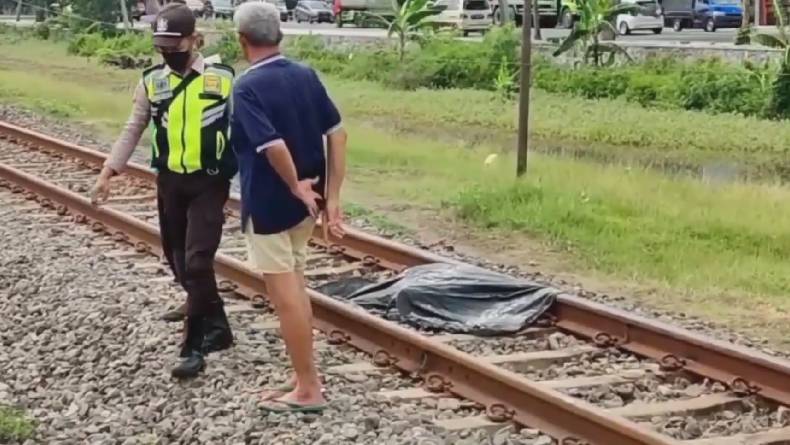 Diduga Kurang Waspada, Pengendara motor di Nganjuk Tewas Tersambar Kereta Api