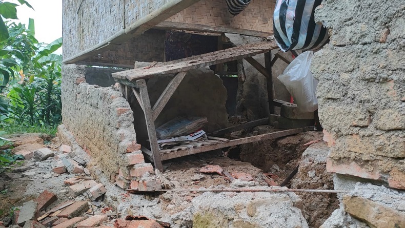 Warungkiara Sukabumi Diterjang Bencana Pergerakan Tanah, 8 Rumah Rusak