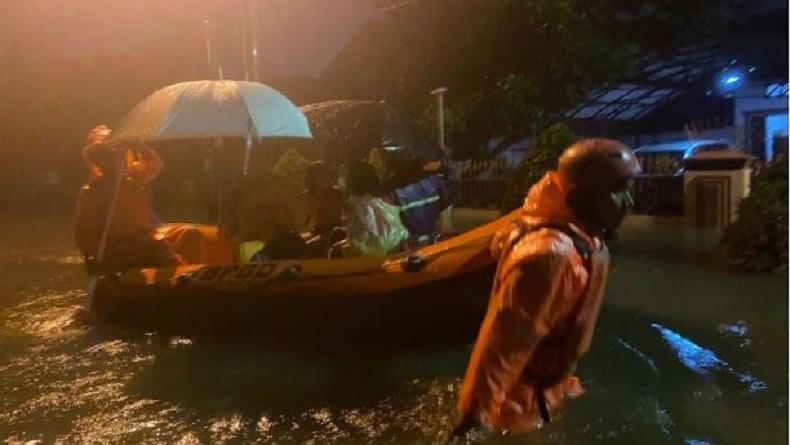 Medan Masih Terendam Banjir Sepinggang Orang Dewasa, 238 Warga Dievakuasi