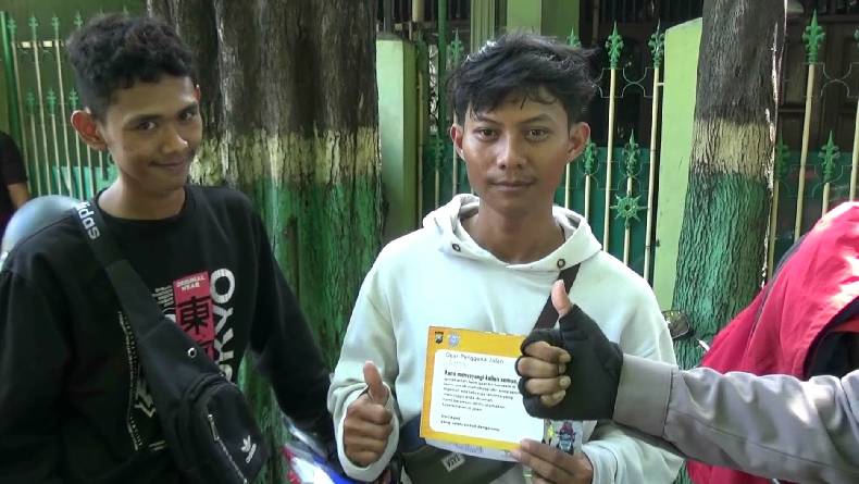 Gantikan Tilang Manual, Polisi Ganjar Pelanggar Lalu Lintas di Tuban dengan Surat Cinta