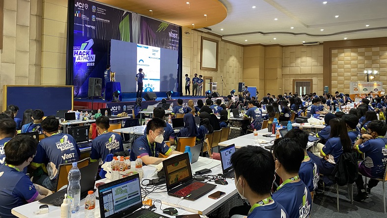 Rekomendasi Cerdas Dongkrak Pendapatan UMKM dan Pemda di Jatim Lewat Hackaton 2022