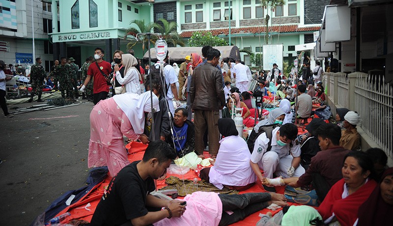 Korban Meninggal Gempa Cianjur Menjadi 61 Orang, Begini Suasana Rumah Sakit - Bagian 1