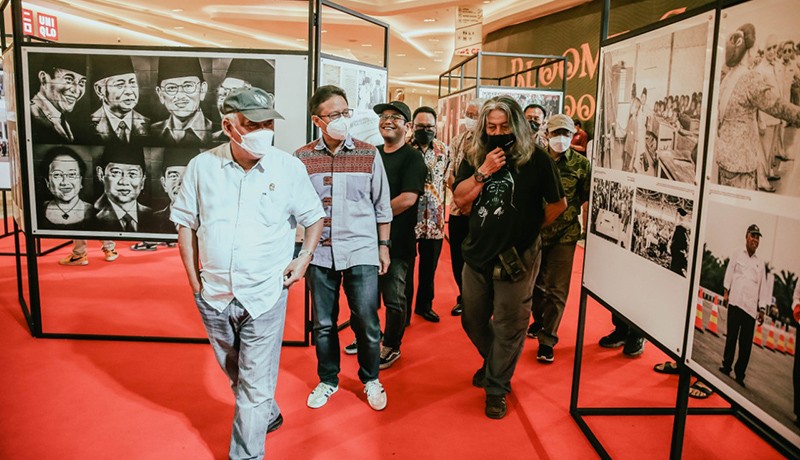 Gaya Menteri PUPR dan Menkes jadi Fotografer pada Pameran 7 Citizen No 1 - Bagian 2