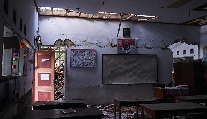 Penampakan Bangunan Sekolah Roboh Diguncang Gempa Magnitudo 5.6 Cianjur - Bagian 4
